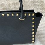 Michael Kors MK gold studded black handbag with heart keychain 🖤 Photo 7