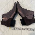 Qupid āsize 7 super cuteĀ ankle booties brown back and 2ātone front smallāheel EUC Photo 5