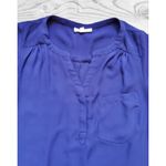 Skies Are Blue  Shirt Top Women Small Classic V-Neck Blouse Blue Wrinkle Free Photo 2