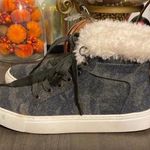 High Top Camo Shoes Green Size 8 Photo 0