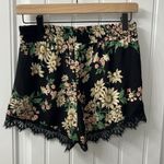 Audrey 3+1 Audrey floral lace shorts Photo 3