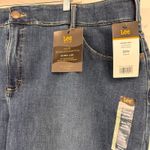 Lee Women's Ultra Lux Relaxed Crop Jeans NWT Size 26W Photo 1