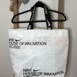 Nike House of Innovation White Black Tote with Zipper Photo 0