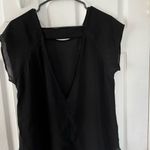 Chivon Shirt with V cut out in the back Black Size L Photo 3