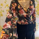 Rue 21  floral surprise V neck top size S Photo 3