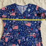 Peaches Scrubs Patriotic Flags Stars Print 2 Pocket V Photo 2