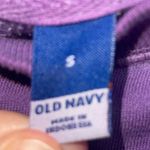 Old Navy Women's Long Sleeve Crew Neck Purple Vintage Graphic Print Sweatshirt Outfit Photo 5