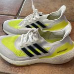 Adidas Women's Ultraboost 21 Running Shoe size 6 Photo 2