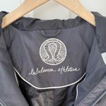 Lululemon  Right as Rain Adjustable Hooded Logo Jacket Deep Coal Dark Gray Size 4 Photo 4