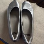 Earth Women's Metallic Silver Loafers 10 Photo 5
