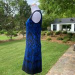 Karen Kane 🏷️ Royal Blue Black Patterned Dress Small S Faux Leather Floral Photo 4