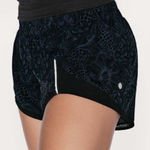 Lululemon  Miles Ahead Short (2.5")
Nouveau Mach Blue Black Photo 0