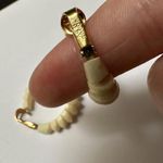 Vintage Signed Vogue Carved Appearance Cream Clip On Non Earrings Gold Tone Photo 7