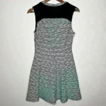 Guess  Black/White Stripe Doris sleeveless Textured v-neck dress Sz 8‎ Photo 1
