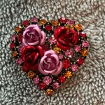 Sparkly Rhinestone Heart Brooch With Roses Photo 1