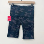 Spanx NWT Look At Me Now Bike Shorts in Black Camo Medium Photo 4