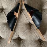 Qupid ‎Scalloped Criss Cross Slides Photo 3