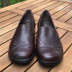 Clarks Leather Closed Toe Loafers Size 6.5 M Photo 2
