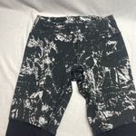Alo Yoga Black and White marbled top and Black Bottom Leggings Size XS Photo 2