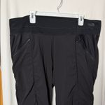 The North Face  Black Flash Dry Capri Pants Size XL Photo 1