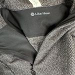 Lululemon  Heathered Herringbone Black/Grey Base Runner 1/2 Zip Women's 2 Photo 5