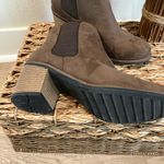 White Mountain  round toe elastic on side for easy pull on Photo 4