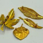 4 vintage Gold tone leaf brooches/pins Photo 1