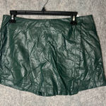 TCEC  Women Size Large Green Faux Leather NTW Mini‎ Skort Photo 0