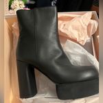 AGL White Dust Bag Black Size 9 Photo 0