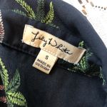 Lily White  Palm Tree Top Small Photo 2