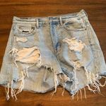 American Eagle  Jean Shorts 90s Boyfriend Short Light Wash Distressed Women’s 4 Photo 0
