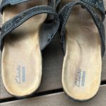 Clarks Y2K Collection Casual Black Wedge Sandal with Stitching Detail - Size 7 Photo 11