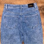 EXPRESS  Curvy High Rise Mom Jeans | Straight Leg Distressed | Size 8 Photo 6