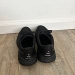 Hoka  Women’s All Black Arahi 7 Sneaker Size 7.  Photo 3