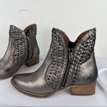 Seychelles Anthropologie Silver Metallic Leather Western Ankle Booties Sz 7 Photo 4