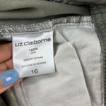 Liz Claiborne Women's Size 16 Green Cotton Cargo Shorts Casual Outdoor Comfort Photo 1