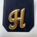 Vintage Goldtoned Metal Letter "H" Initial Brooch Pin. Photo 1