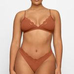 SKIMS NTW/ FITS EVERYBODY LACE TRIANGLE BRALETTE, Color bronze tan. Photo 0
