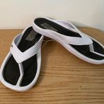 New Women’s Sport Flip Flops White size Small 6 Photo 0