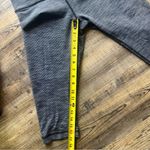 Lululemon Women's Heather Gray 17 Cropped Leggings Size 8 Photo 3
