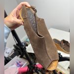 Charles David Tahnee Wedge Sandal in Chocolate Suede Photo 9