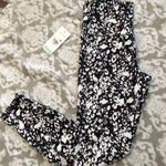 Balance Collection Leggings  Photo 0