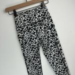 Zyia  Brilliant High Rise 7/8 Leggings Sz 2 Snow Leopard Print Side Pockets Photo 12