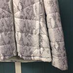 New Balance  Women’s Puffer Jacket snake print size L fluffy lined‎ Photo 3