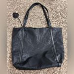 Tommy Bahama Black Zip Leaf Print Tote Bag flawed straps Photo 5