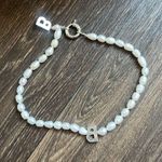 SILVER B NECKLACE Photo 3