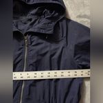 Lululemon Women’s Pack & Glyde Hooded Jacket Windbreaker Navy Blue Size 4 Photo 4