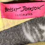 Betsey Johnson  Yellow Lace underwire Bra with Pink Details Photo 4