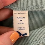 Old Navy 🎉4 for $20 Active Ultralite Ribbed Tee, XL Photo 2