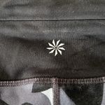 Athleta Relay Camo Capri 2.0, size XS Photo 6